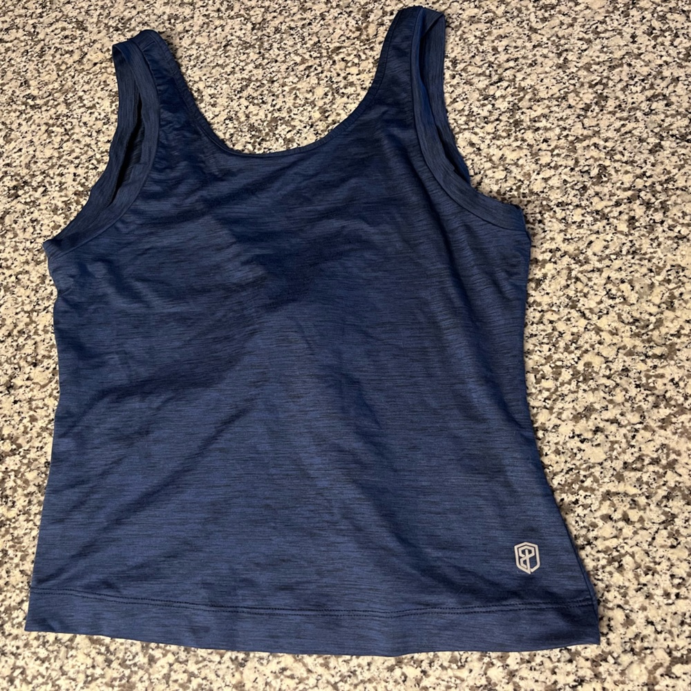 Women’s athletic crop top